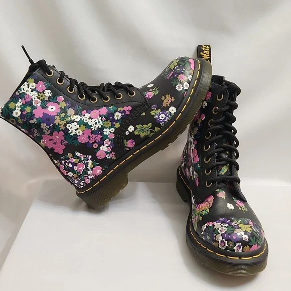 Dr. Martens 1460 Pascal Vintage Floral Leather Lace-up Black Boots (W Size 6) - Picture 3 of 12
